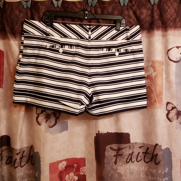 Cuffed Shorts - Picture 2 of 3